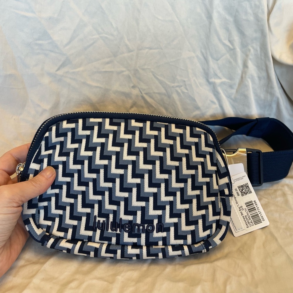 Lululemon belt bag NWT